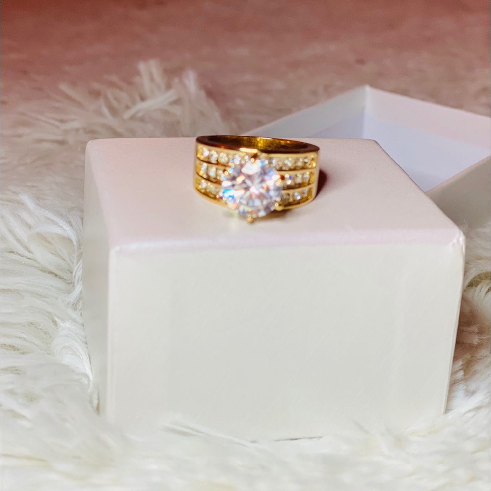 Ring Pagoda - Brand new